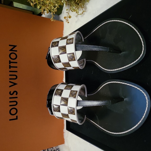 LOUIS VUITTON Leather Printed T-Strap Sandals Size 37 Never Worn! - Picture 7 of 8